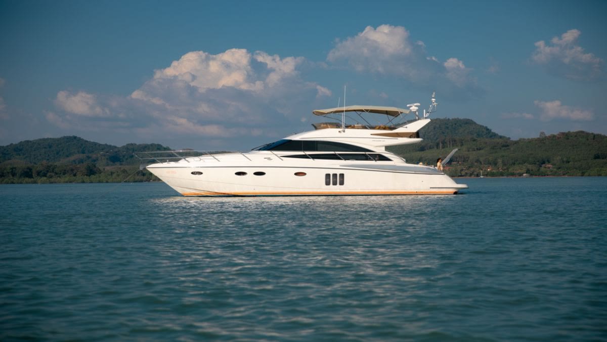 Моторная яхта Princess 54 «Orange» для аренды на Пхукете