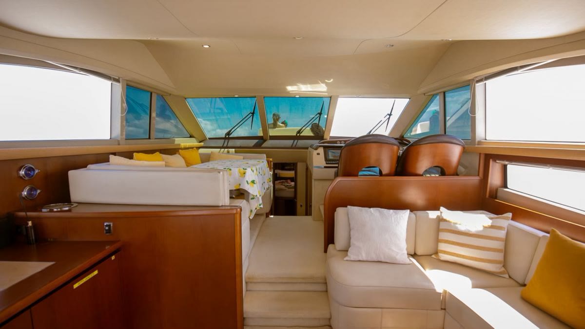 Моторная яхта Princess 54 «Orange» — фото 2 из 8