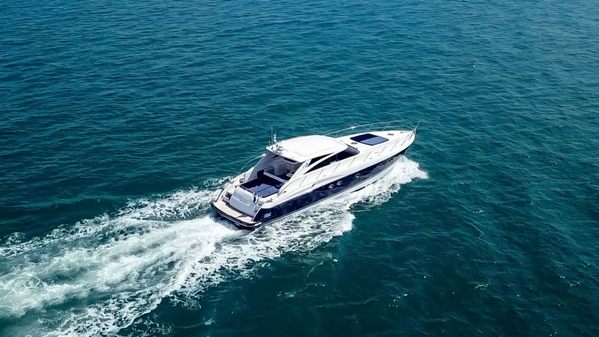 Моторная яхта Princess V58 для аренды на Пхукете